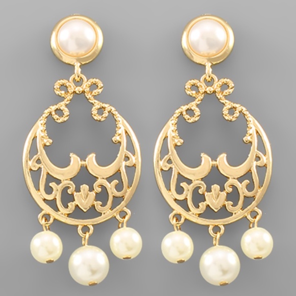 Fleurish Jewelry Jewelry - Vintage Pendant & Pearl Dangle Earrings